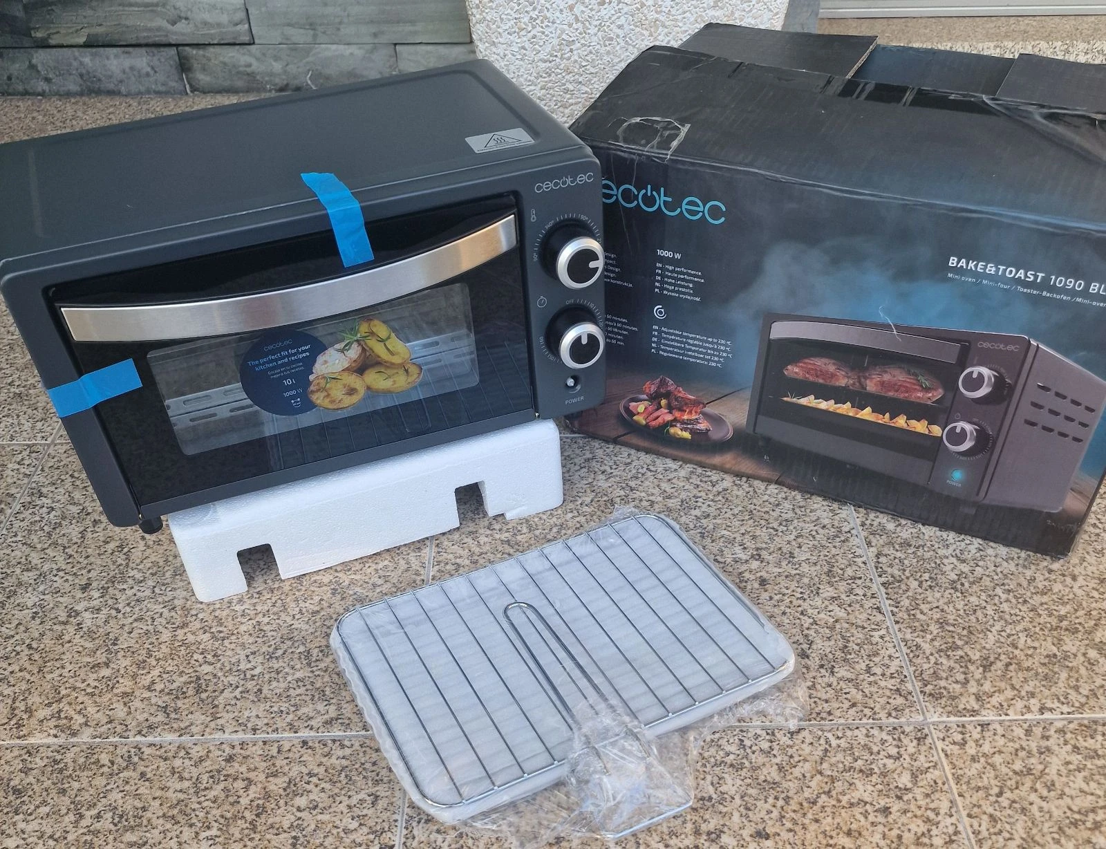 Cecotec Bake&Toast 1090 Black é um mini-forno elétrico compacto com capacidade para 10 litros